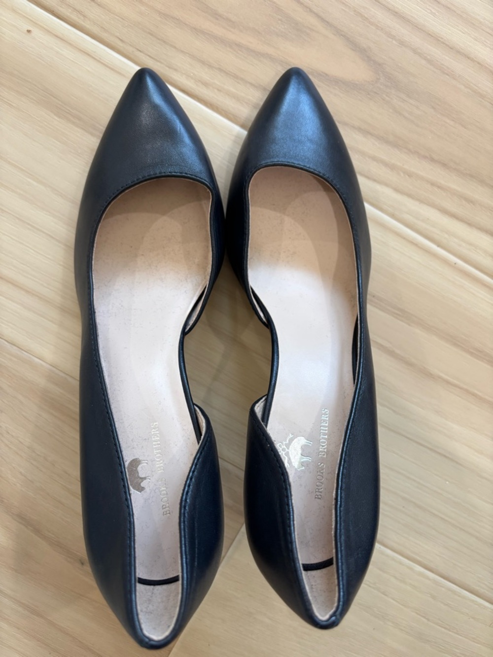 Brooks Brothers Black Pointed Leather Heel
